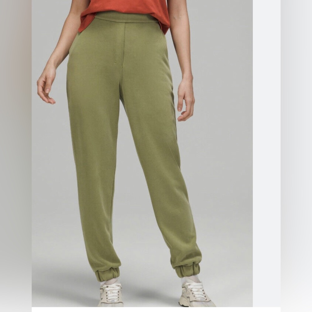 Softstreme Relaxed High-Rise Pant Bronze Green